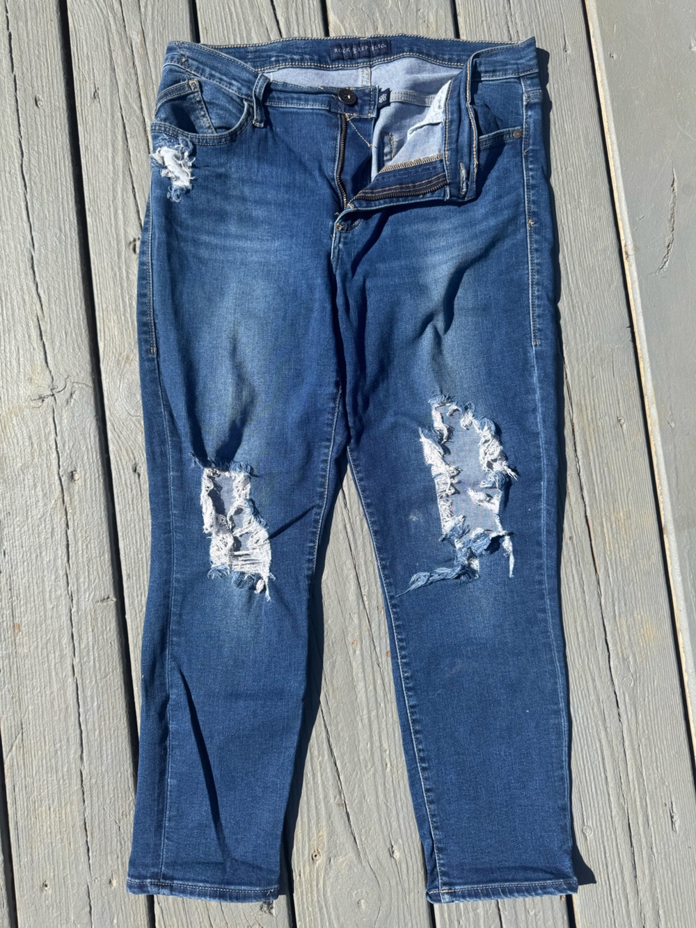Rock & Republic Distressed Dark Blue Skinny Jeans